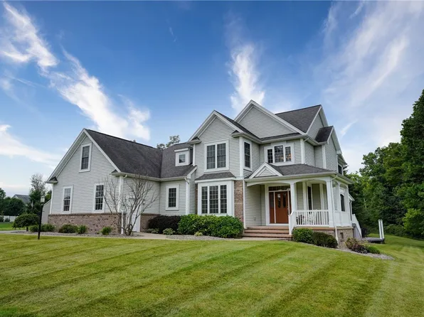 7689 Morning Star Ln, Ontario, NY 14519