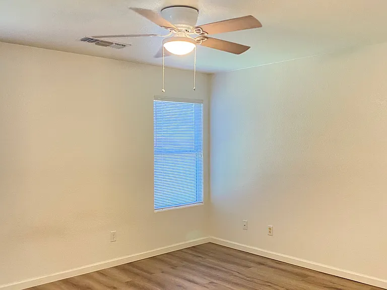 1619 W Bitter Orange St — Photo 11