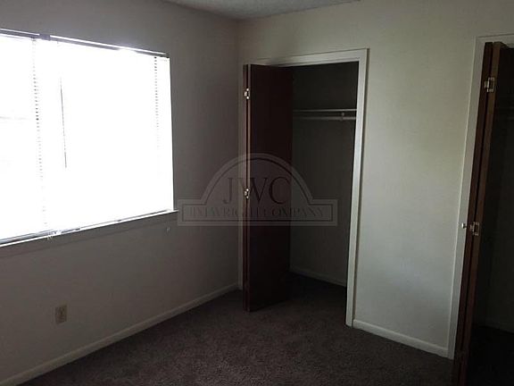 5th image of 2108 Hunt Dr APT B