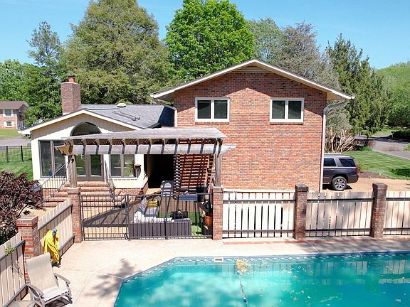 4th image of 1407 Parklawn Dr