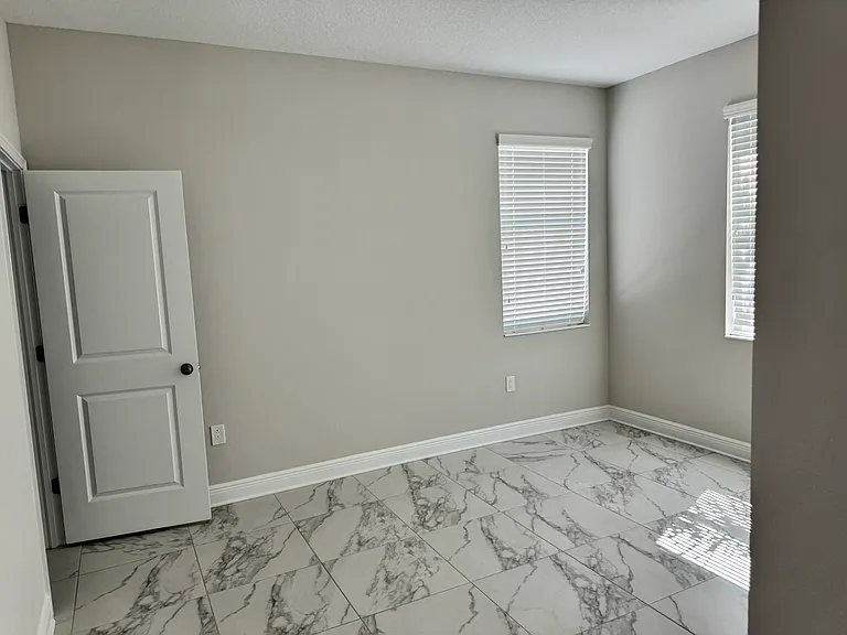 2531 W Walnut St — Photo 15