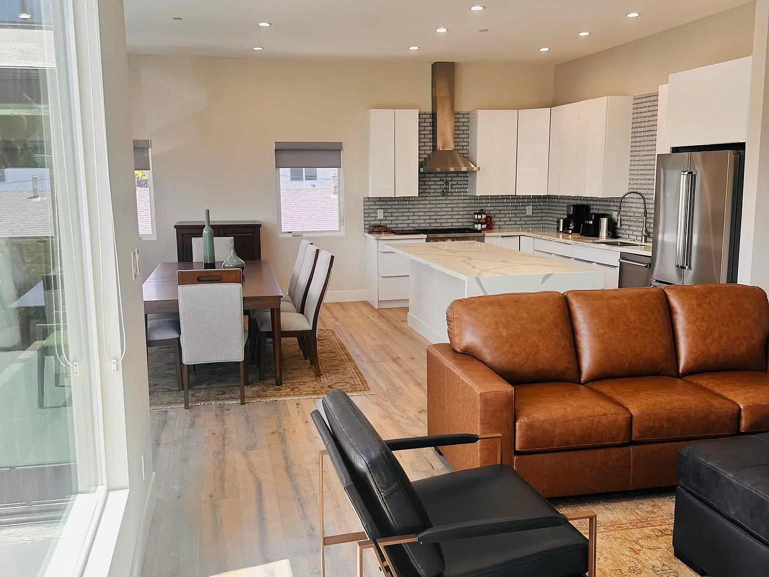 3 bed, 1750 sqft, $7,000 — Photo 3