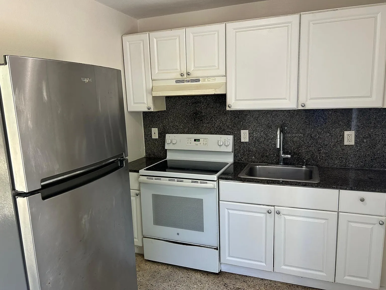 2 bed, 1.0 bath, $2,000 — Photo 3