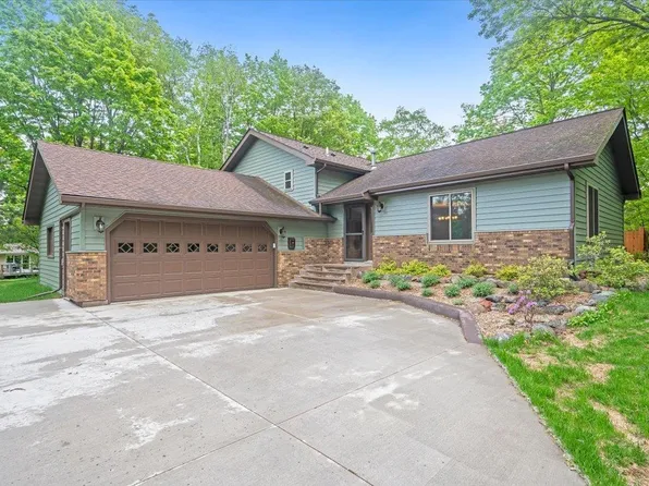 420 Hartley Ln, Duluth, MN 55803