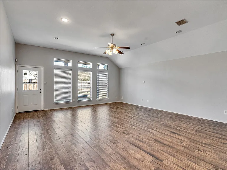 5643 Walnut Glen Ln — Photo 21