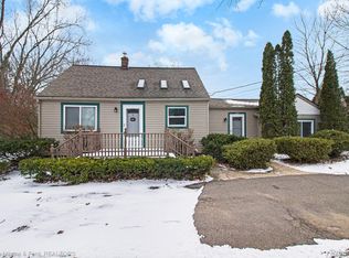 6479 Simmons Rd, Waterford, MI 48327