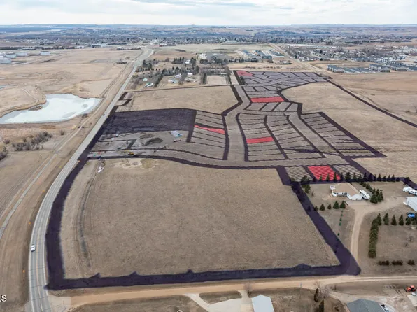 3606 Silver Leaf Ave NW, Mandan, ND 58554