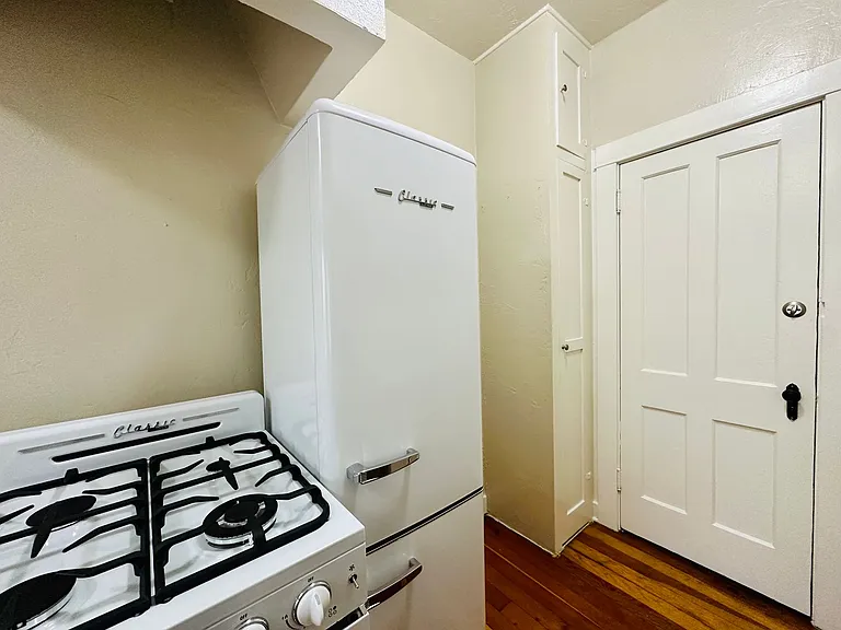 Don Martin Historic Apartments! — Photo 48