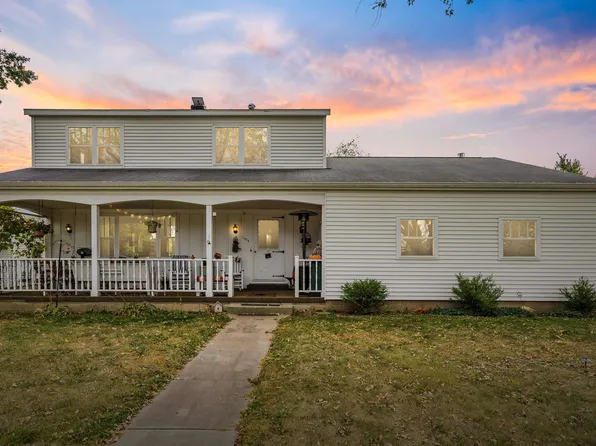 1415 Cedar River Dr, Waverly, IA 50677