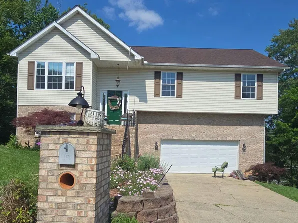 112 Walnut St, Nitro, WV 25143