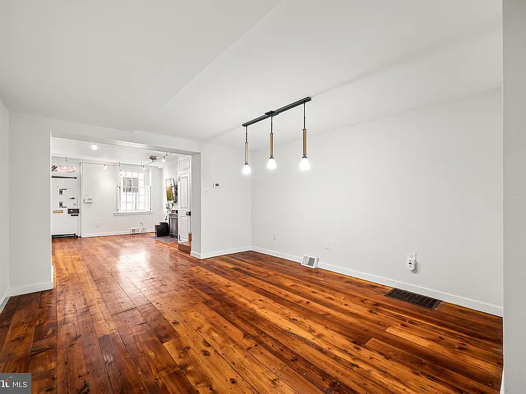 438 Spruce St — Photo 4