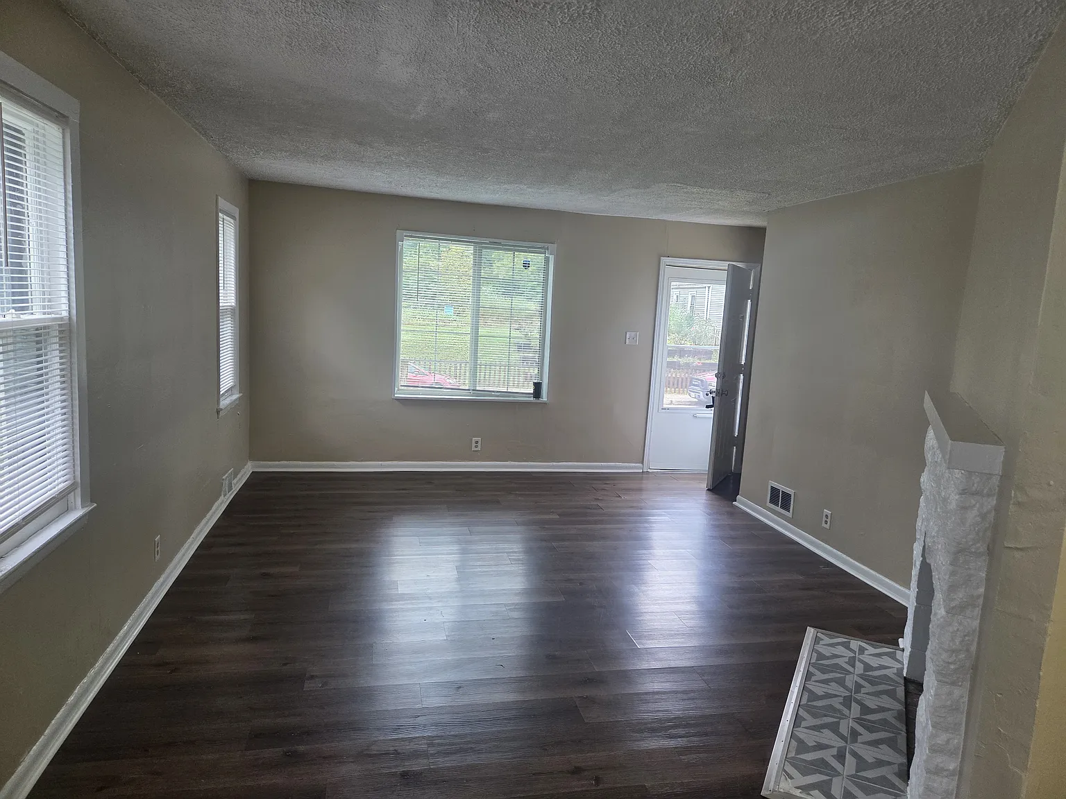 2 bed, 912 sqft, $1,025 — Photo 3