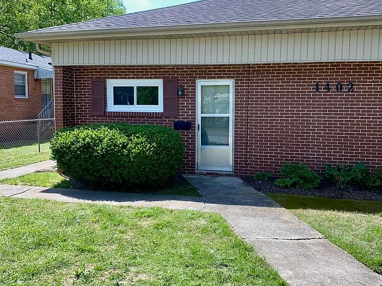 1402 Rison Ave NE — Photo 2