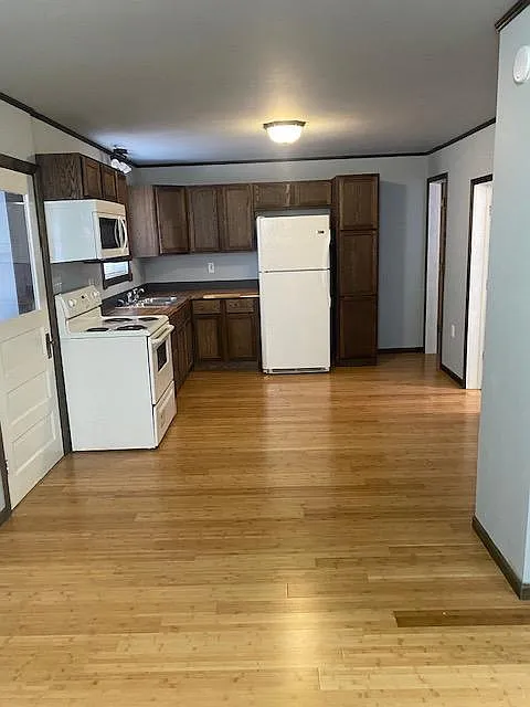2 bed, 810 sqft, $950 — Photo 3