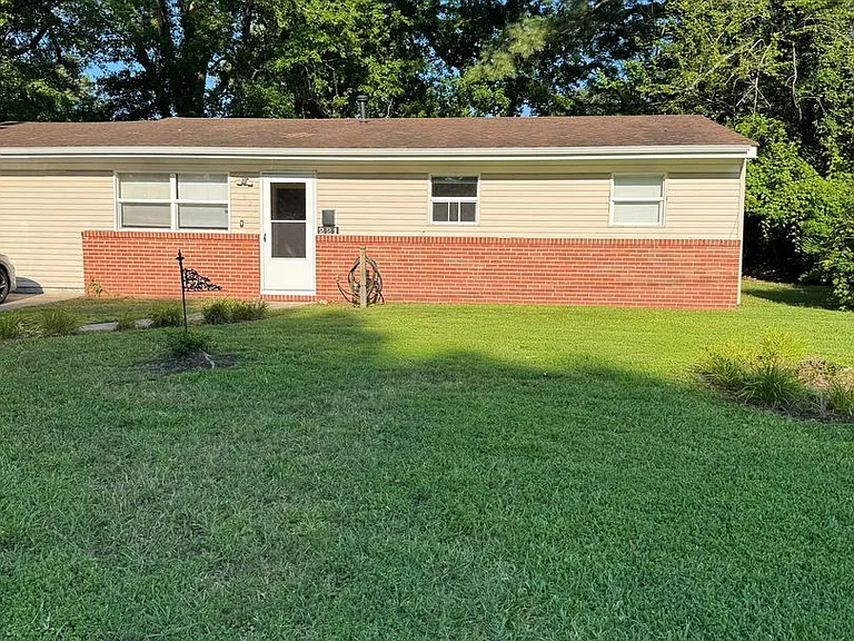 221 Remus Ln — Photo 1