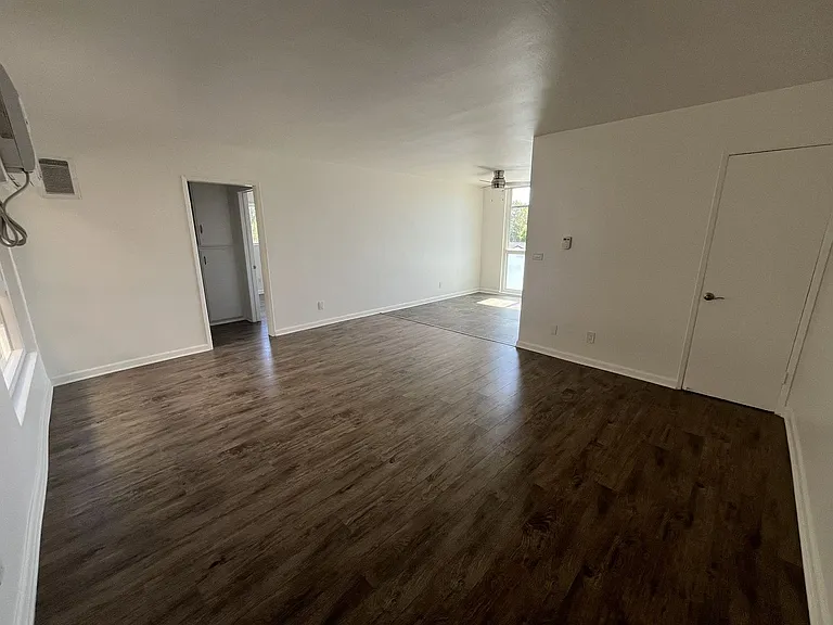 520 S 6th St — Photo 13