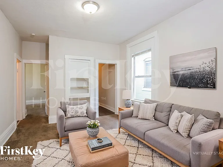 2447 Norton Ave — Photo 4