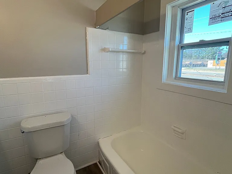2220 Memorial Pkwy NW — Photo 5