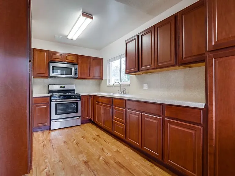 8568 Hurlbut St — Photo 10