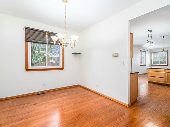 4th image of 24317 Hemlock Dr