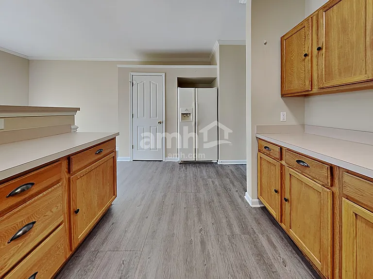 2528 Ingleside Dr — Photo 4