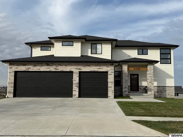 8104 N 129th St, Omaha, NE 68142