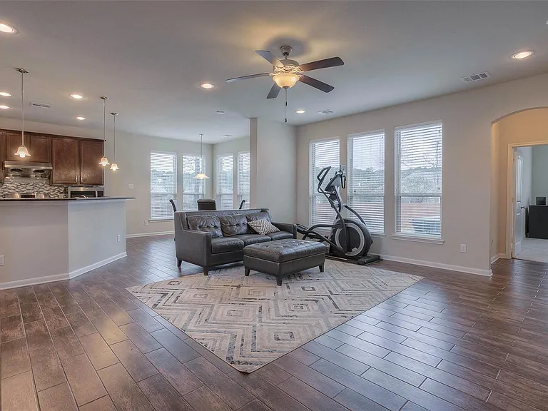 3720 Daisy Ln — Photo 3