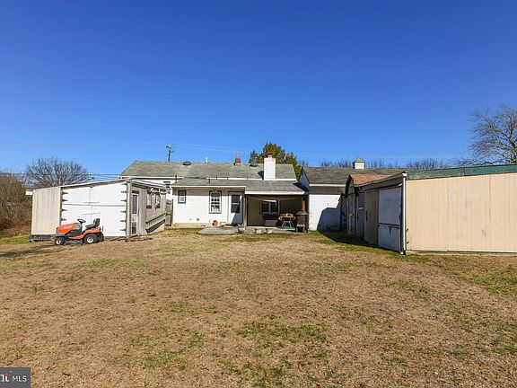 5th image of 1261 N Tuckahoe Rd