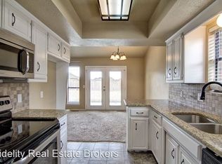 928 SW 11th St, Moore, OK 73160