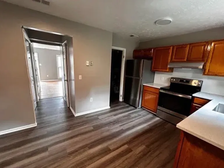 543 Gray Ave — Photo 8