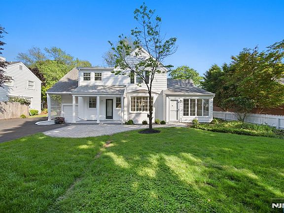 3rd image of 55 Forest Rd