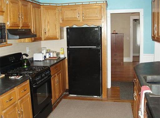 2nd image of 441 Summer St