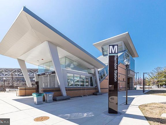 3rd image of 55 Silverway