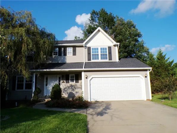 211 Hummingbird Hl, Cranberry Township, PA 16066