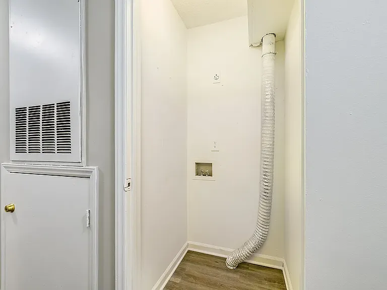 Griffith Commons Apartments — Photo 11