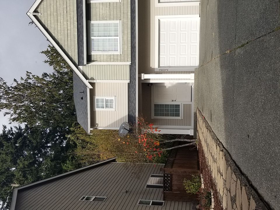1st image of 202 NE Miramar Cir