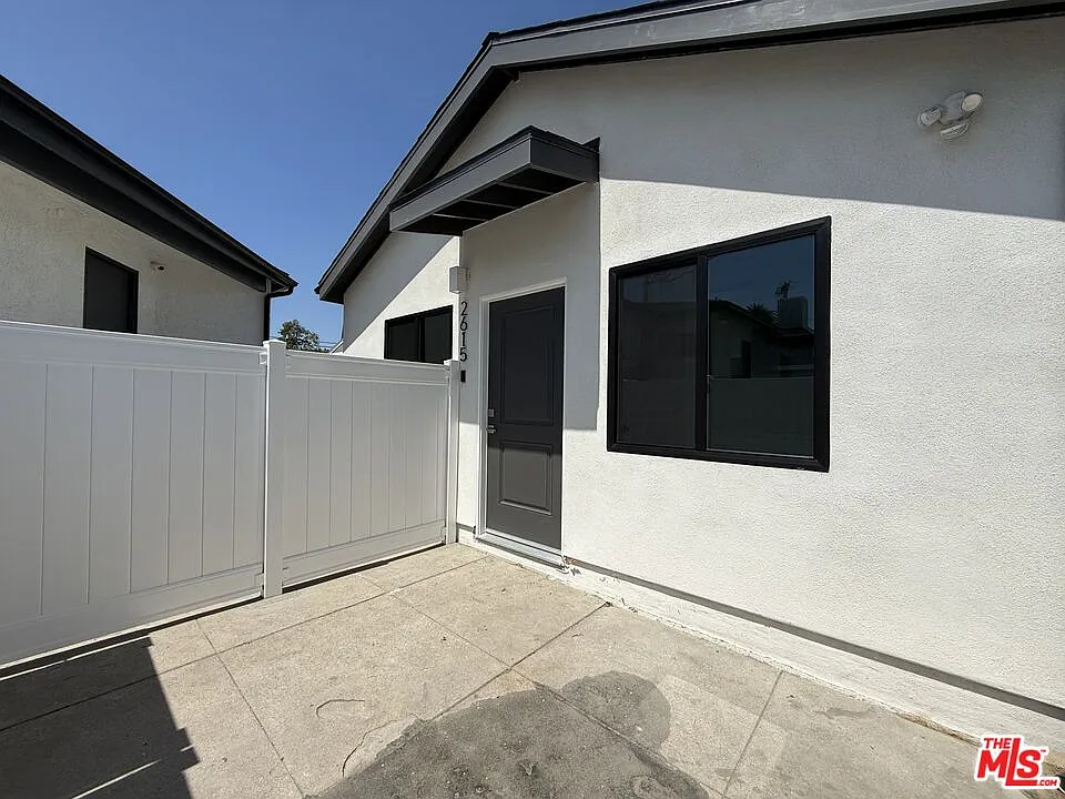 Studio, 1.0 bath, 460 sqft, $1,995 — Photo 2