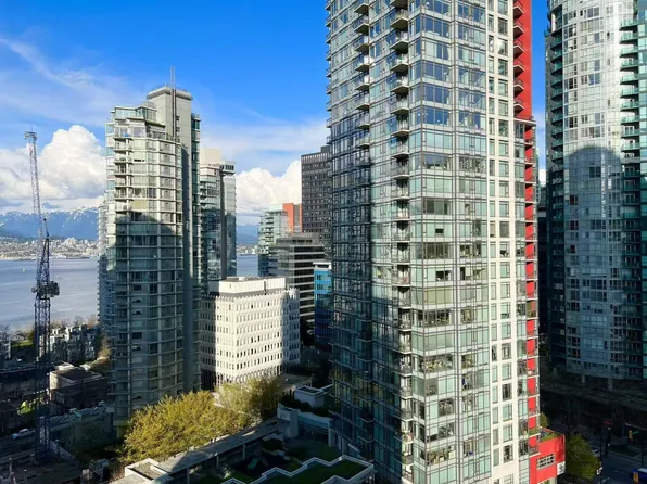 1238 Melville St #1706, Vancouver, BC V6E 4N2
