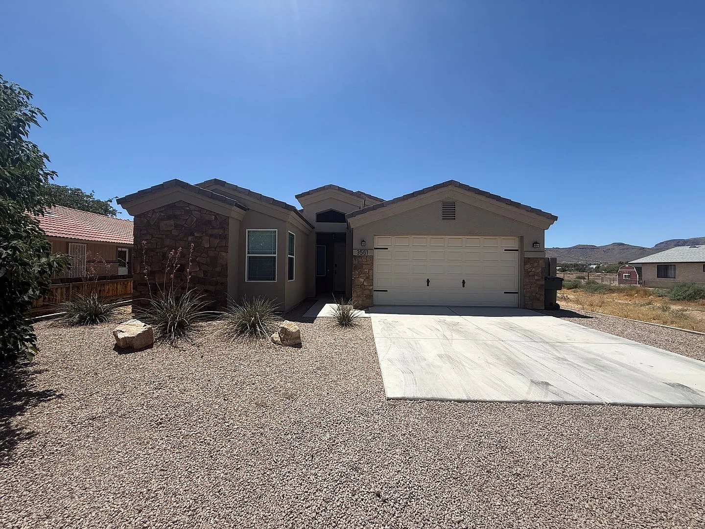 2 Bedroom 1 Bathroom Fully Furnished Home — Photo 1