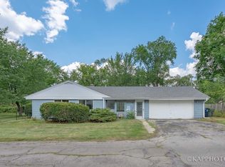 6 Susan Dr, Mount Prospect, IL 60056