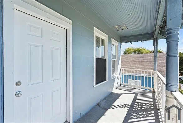 3 bed, 916 sqft, $1,460 — Photo 2