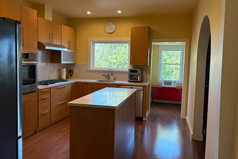 209 Gates St — Photo 2