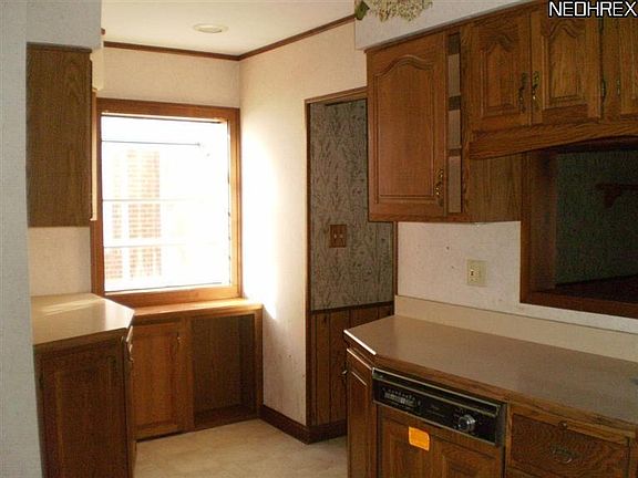 3rd image of 338 E 215th St