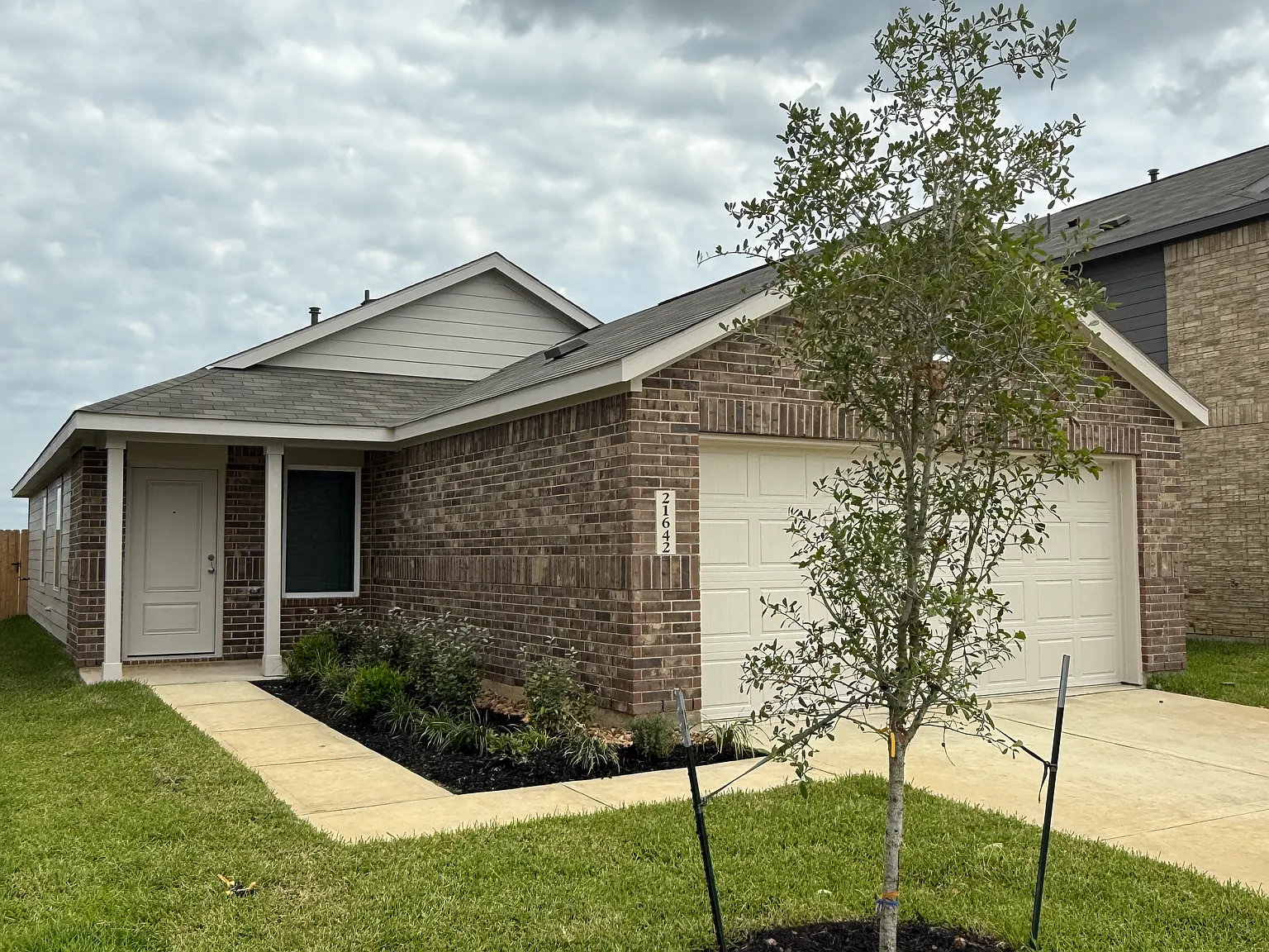3 bed, 1400 sqft, $1,800 — Photo 1