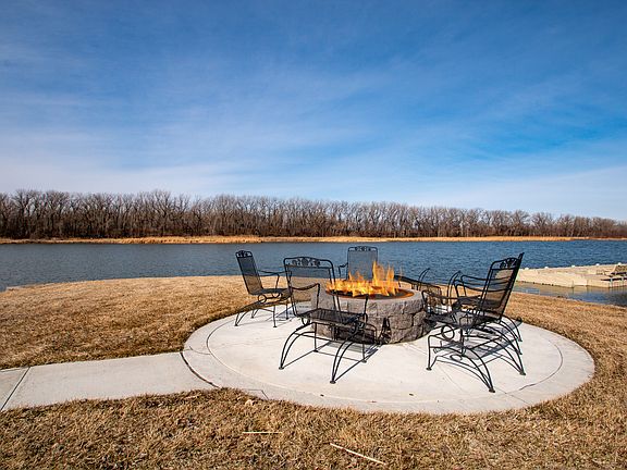 5th image of 601 Lakeshore Dr