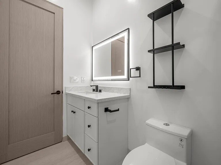 1215 S Point View — Photo 9