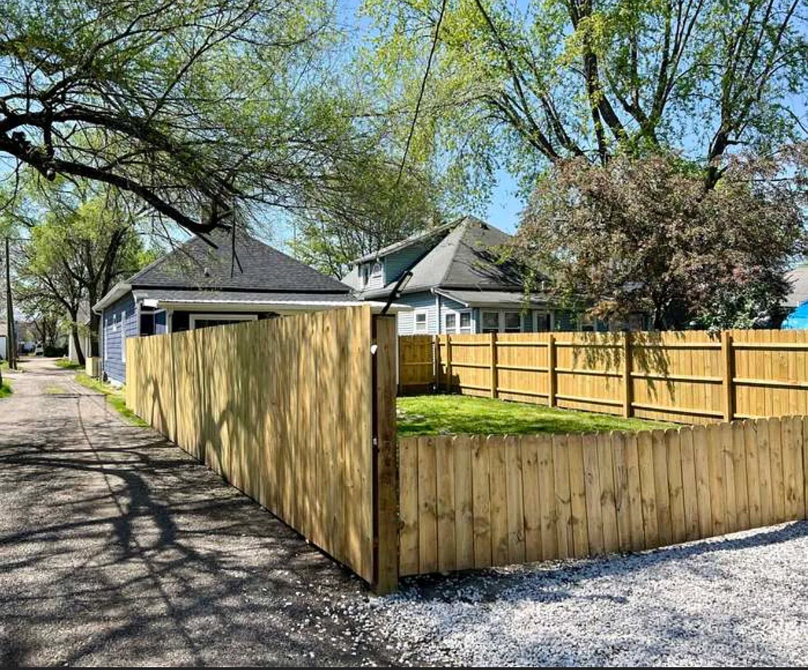 3 bed, 1958 sqft, $2,084 — Photo 2