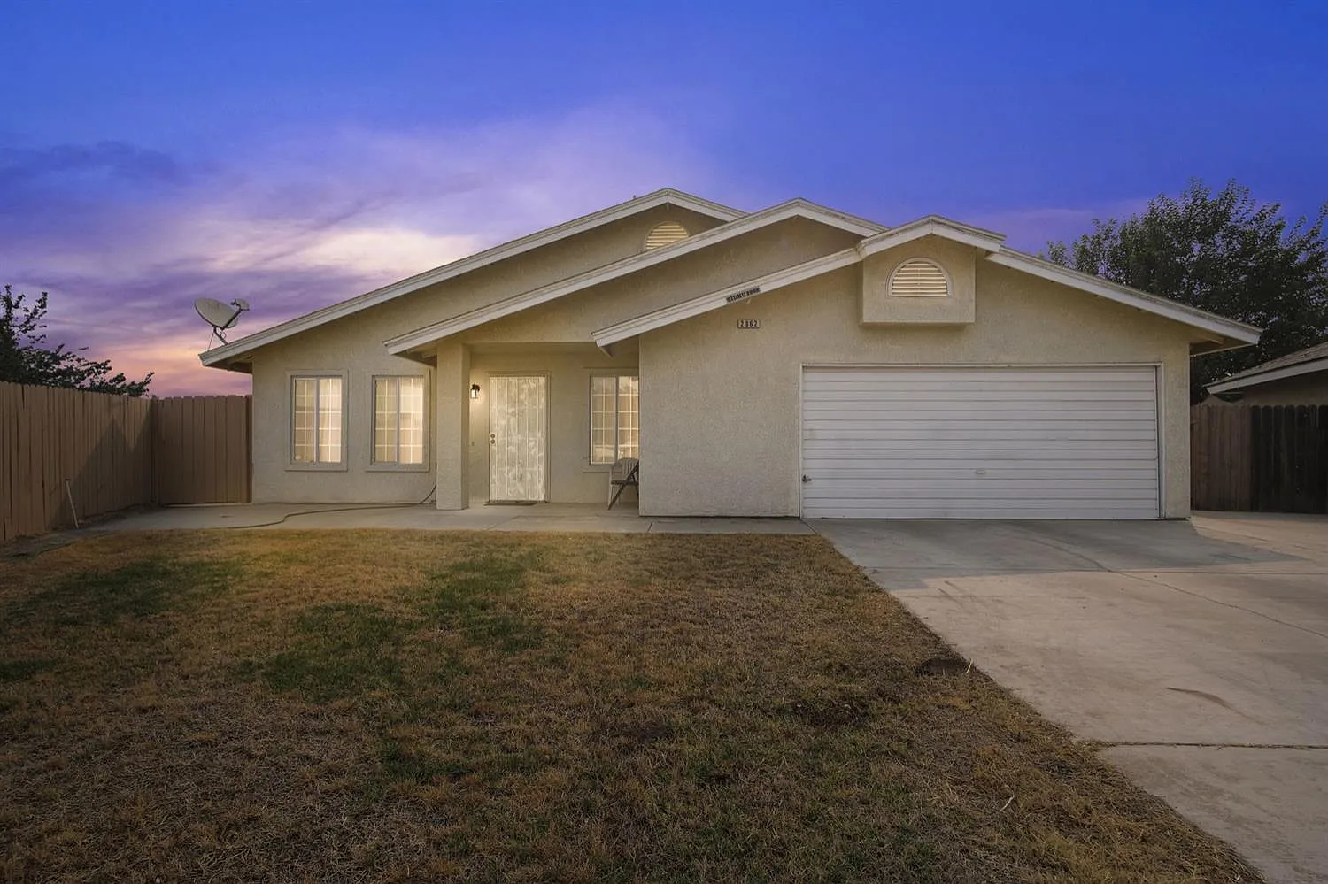 2862 W Lawson St photo 1