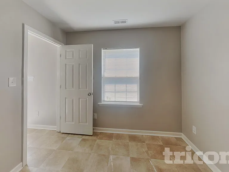 910 Statler Dr — Photo 15