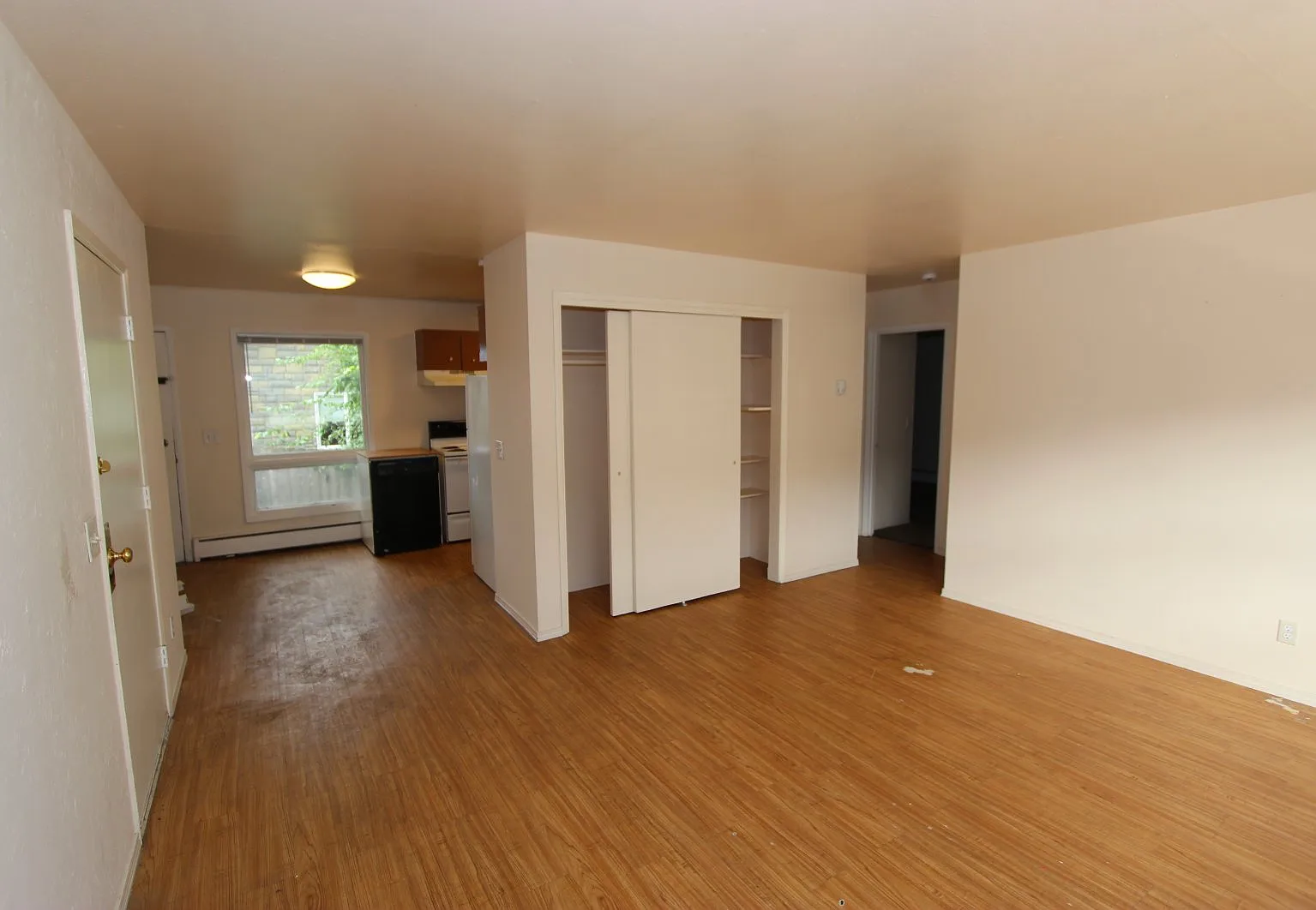 2 bed, 950 sqft, $1,650 — Photo 4